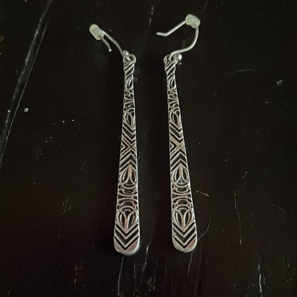 3/$20! Elegant sparkling earrings with black crystals - Picture 2 of 3